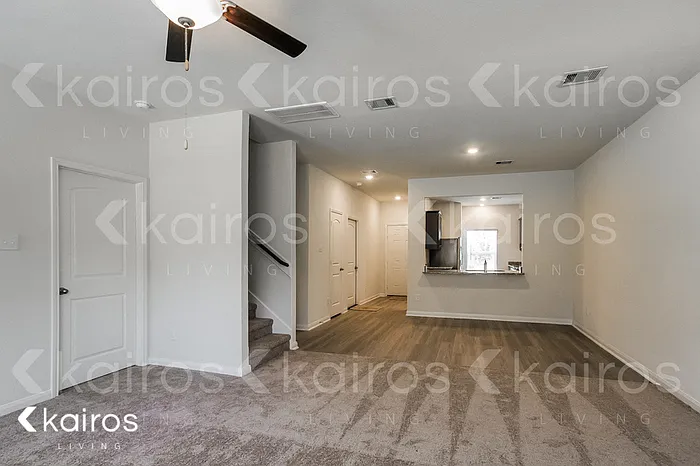 10631 Hillside Creek Dr — Photo 3