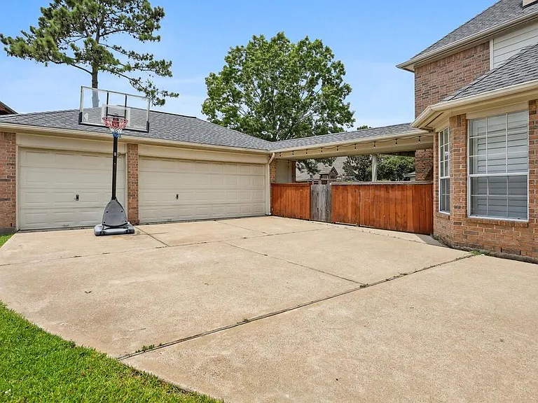 5819 Santa Fe Springs Dr — Photo 11