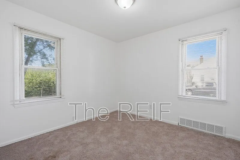 2 bed, 1.0 bath, 840 sqft, $1,300 — Photo 4
