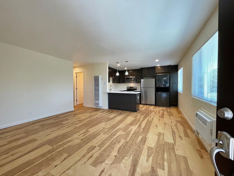 1st image of 2418 Colina Ct