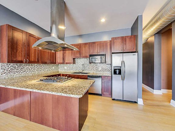 2nd image of 1107 W Lawrence Ave APT 201