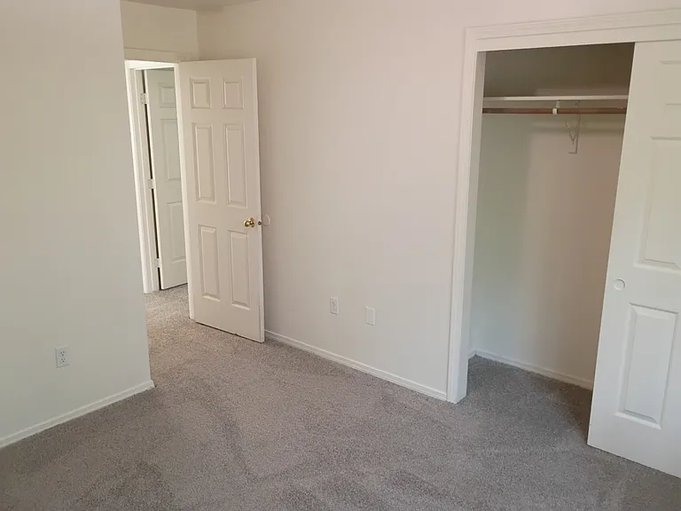 Mallard Cove Apartments — Photo 17