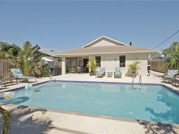 672 100th Ave N, Naples, FL 34108