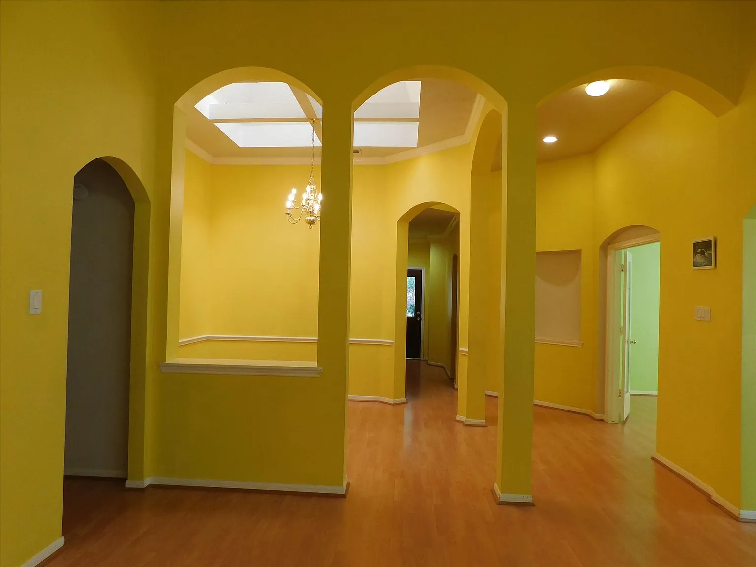 3 bed, 2.0 bath, 2018 sqft, $2,150 — Photo 4