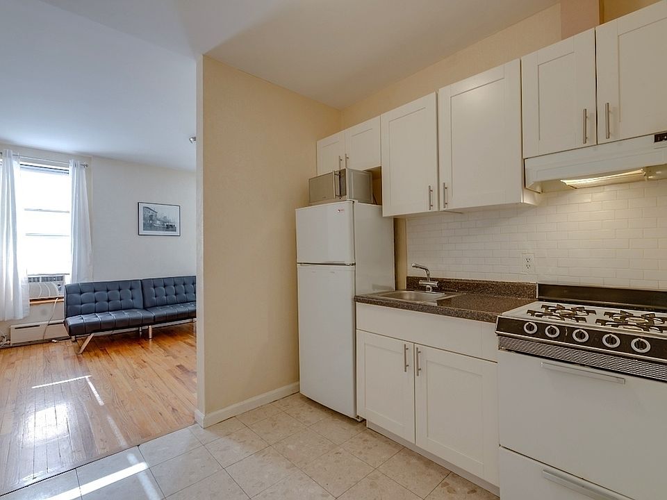 2nd image of 347 E 60th St #3B