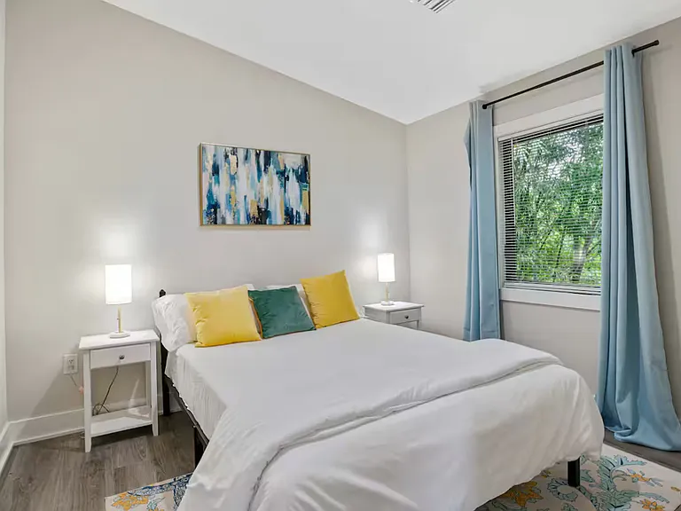 3260 Woodside Ave — Photo 11
