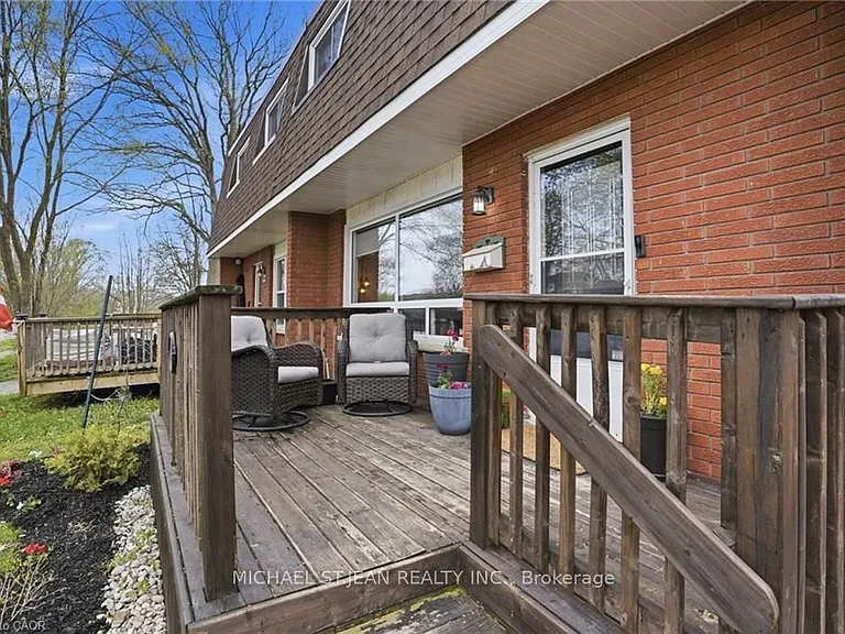 282 Roach Ave — Photo 5