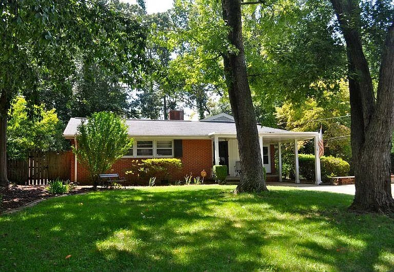 2309 Airline Dr — Photo 1