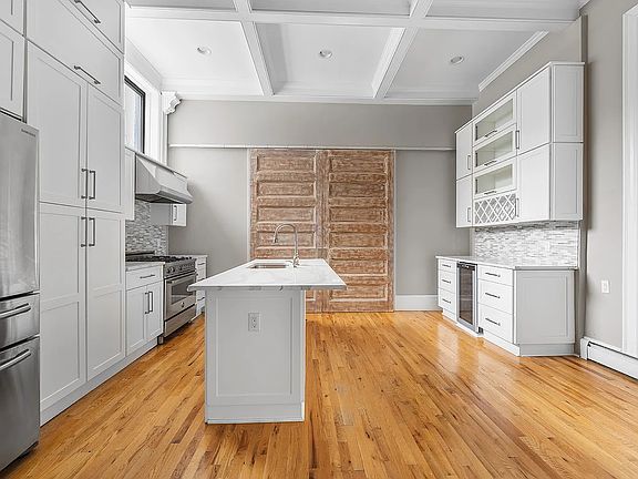 4th image of 672 Saint Marks Ave