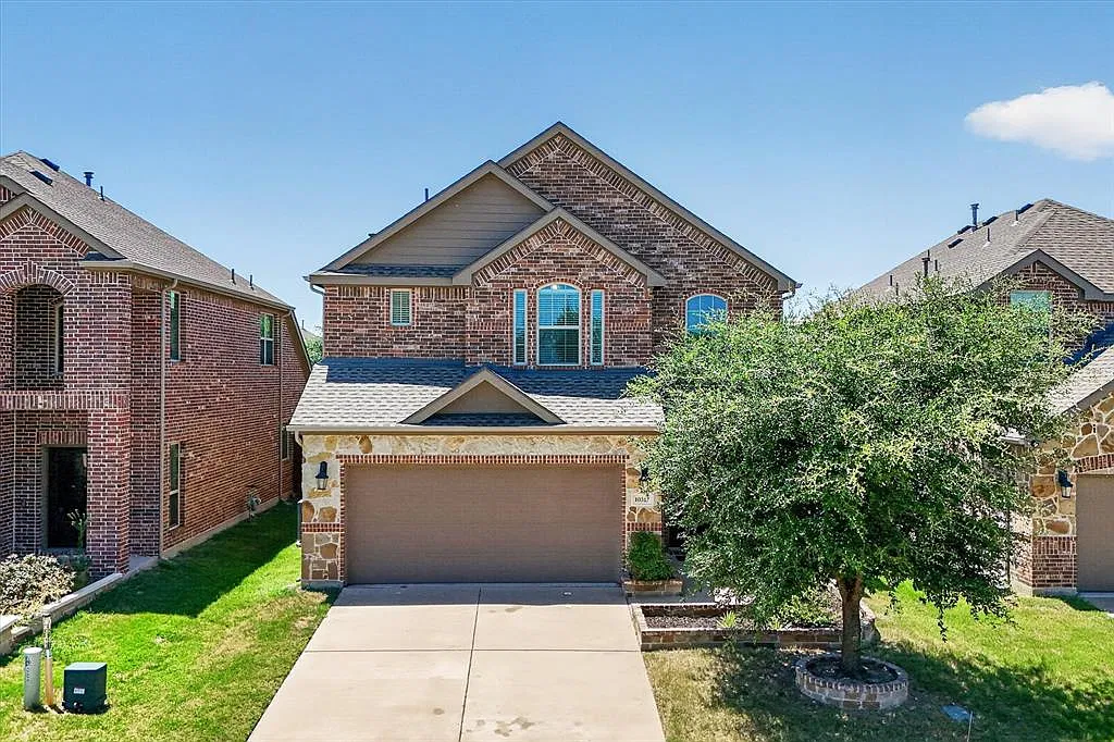 3 bed, 2.5 bath, 2025 sqft, $2,600 — Photo 1