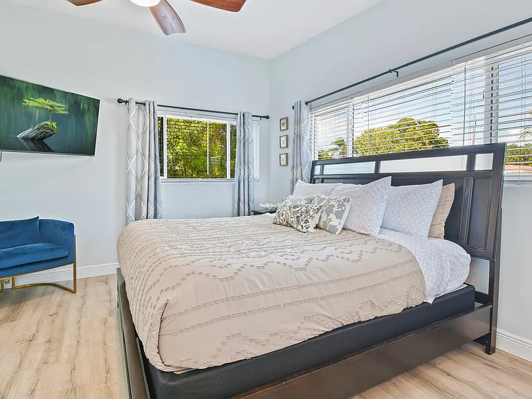 2420 Mineola Dr S — Photo 12