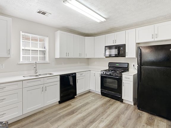 5th image of 5420 Yellow Pine Dr
