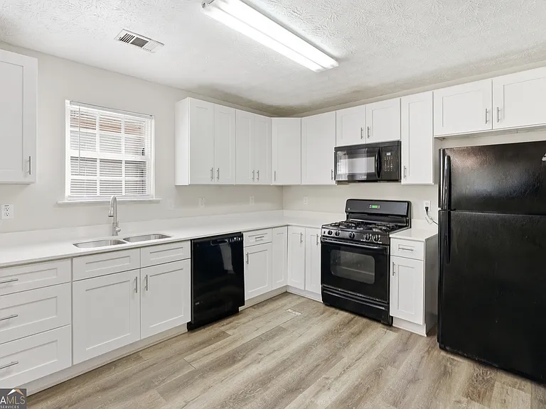 5420 Yellow Pine Dr — Photo 5