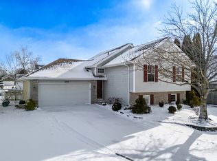 3379 Prairie View Dr, Rockford, IL 61114