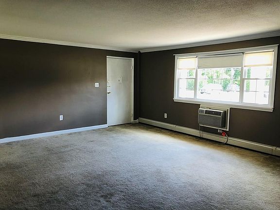 3rd image of 30 Washington Park Dr APT 1