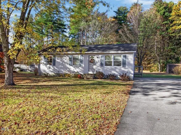27 Stephanie Lane, Queensbury, NY 12804