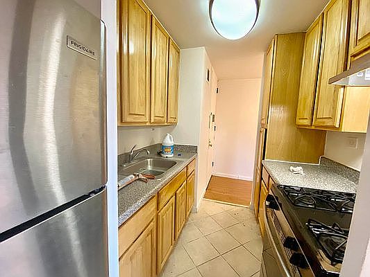 4th image of 410 Saint Nicholas Ave #J11