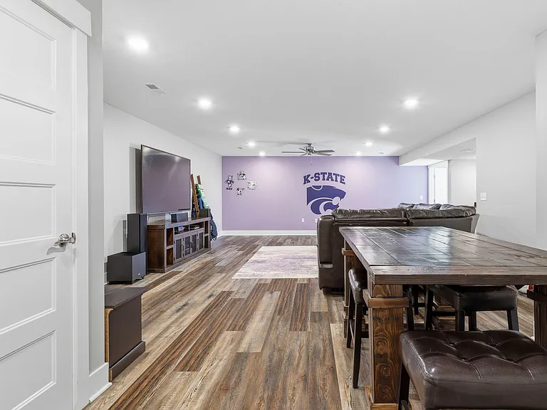 8849 Moonbug Ln — Photo 32
