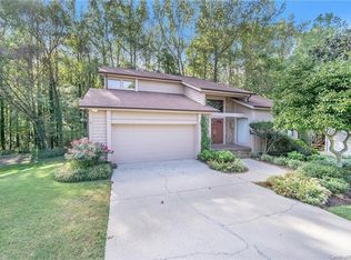 9208 Hunting Ct, Matthews, NC 28105