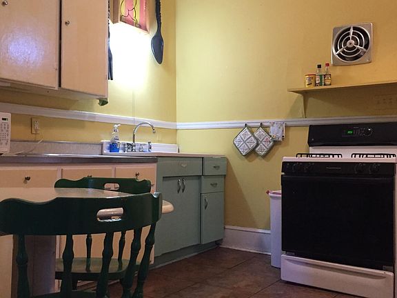 4th image of 1013 W Franklin St Room 8