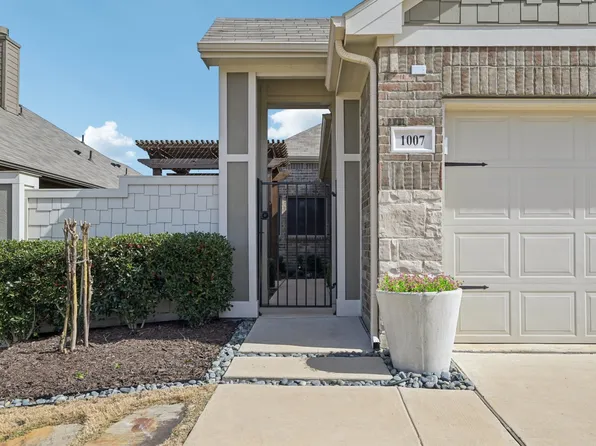 1007 Pecos St, Aubrey, TX 76227