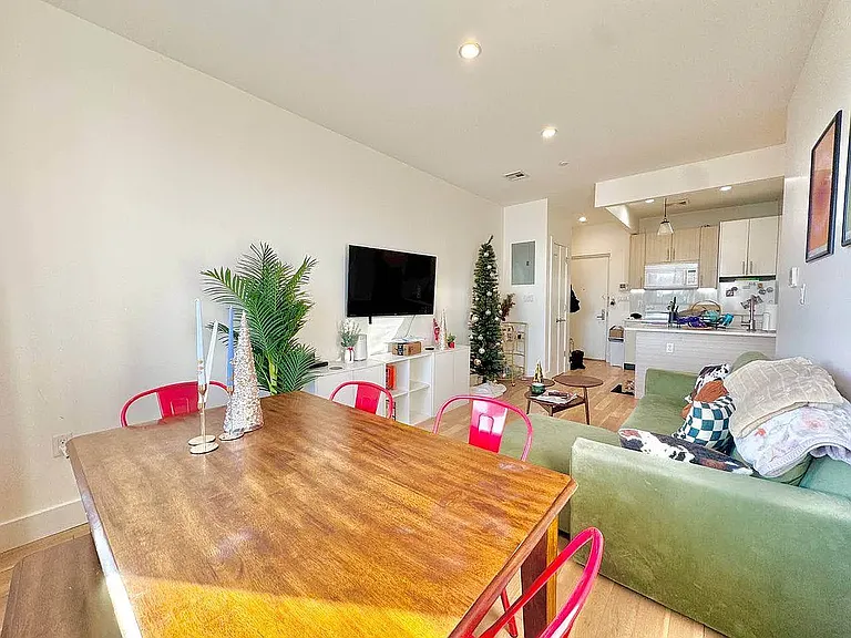 818 Lexington Ave #3C — Photo 1
