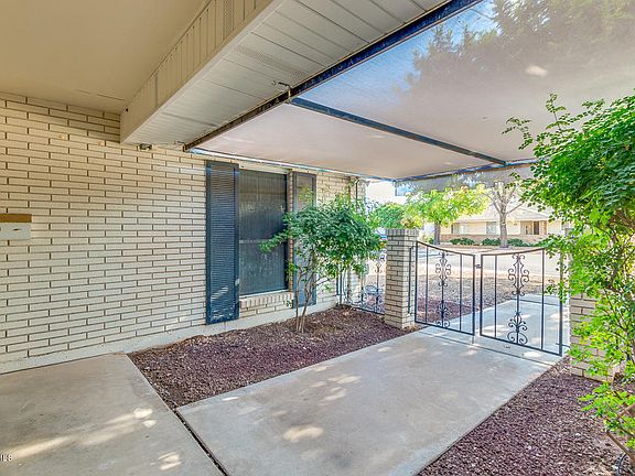 3rd image of 10925 W Saratoga Cir