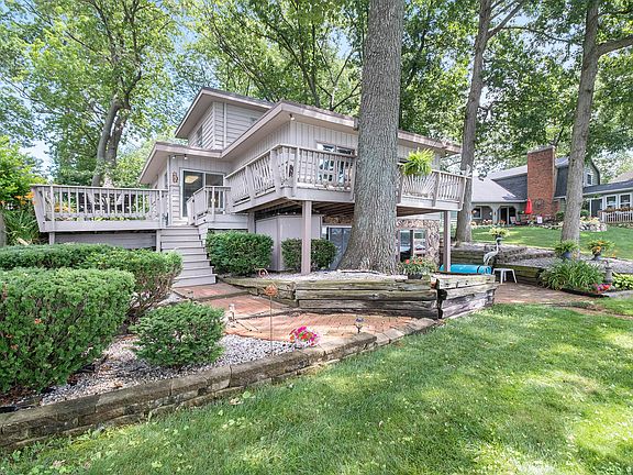 3rd image of 3041 Woodhams Ave