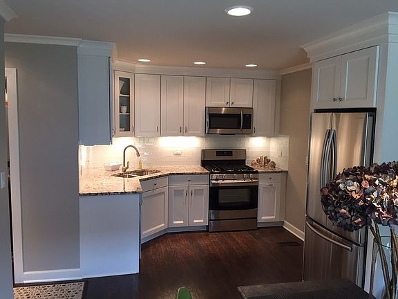 Upscale Kitchen
						:
						Hi End Stainless Steel Appliances & Granite Top