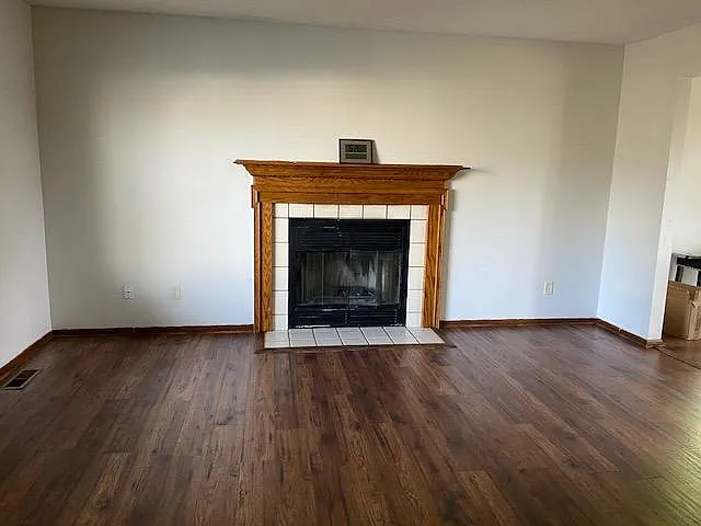 3 bed, 2.5 bath, 2024 sqft, $2,600 — Photo 2