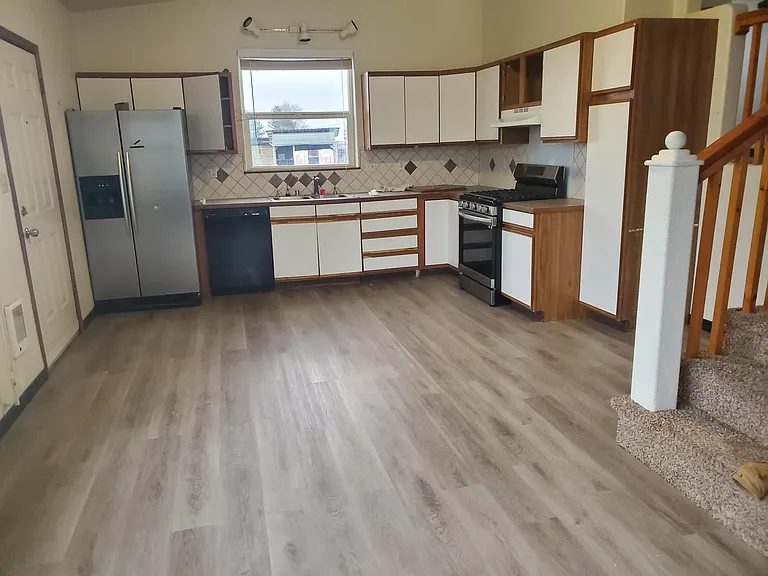 1293 Hanson Loop — Photo 4