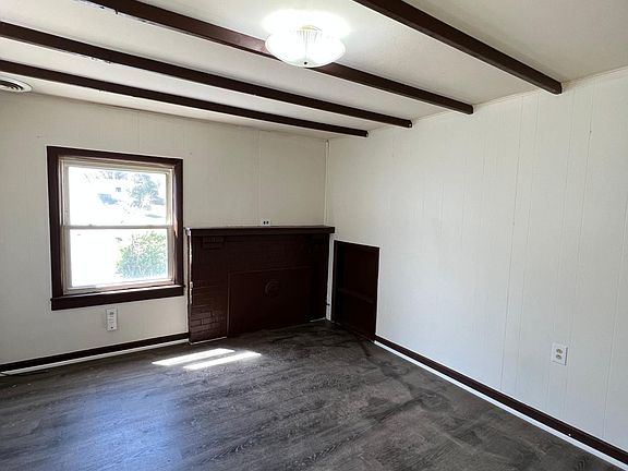 Entry/living room