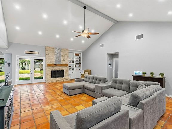 5th image of 2 Camden Pl