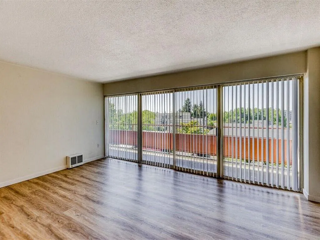 Irvington Apartments — Photo 3