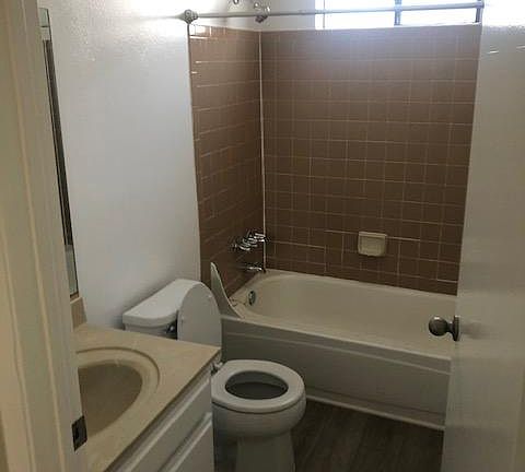 5th image of 12765 Venice Blvd #204
