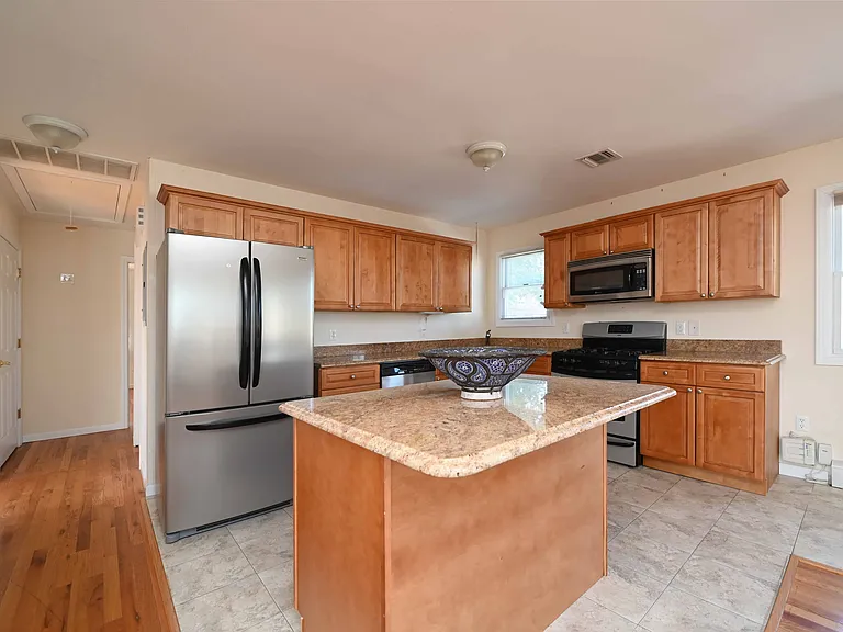 180 Fairbanks Ave #2 — Photo 11