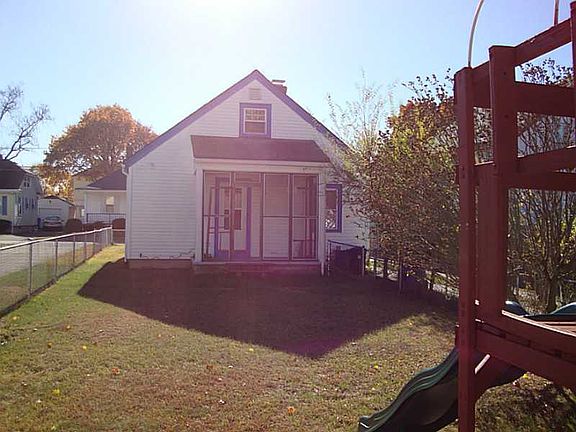 3rd image of 261 Oakdale Ave