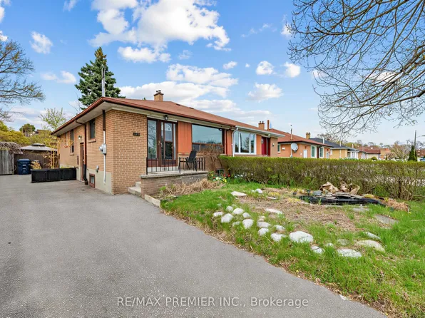126 Langden Ave, Toronto, ON M6N 2L5