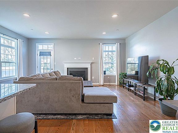 5th image of 2115 Huntington Ln