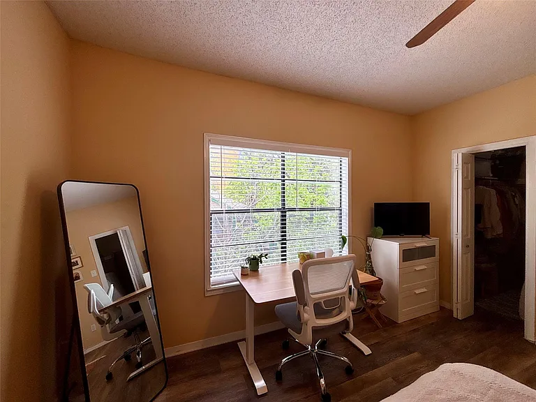 915 W 23rd St #206 — Photo 23