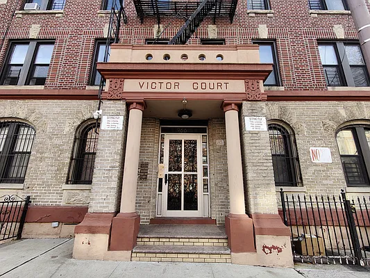 Rented by Signature Property Realty | media 38