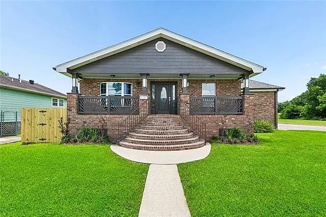 124 Portage Pl