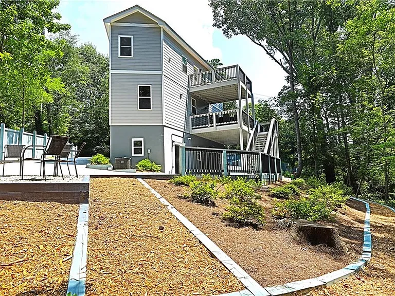 2125 Clay Rd — Photo 4