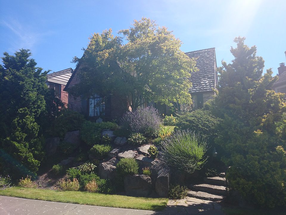 1st image of 2558 Westmont Way W