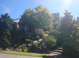 2558 Westmont Way W, Seattle, WA 98199