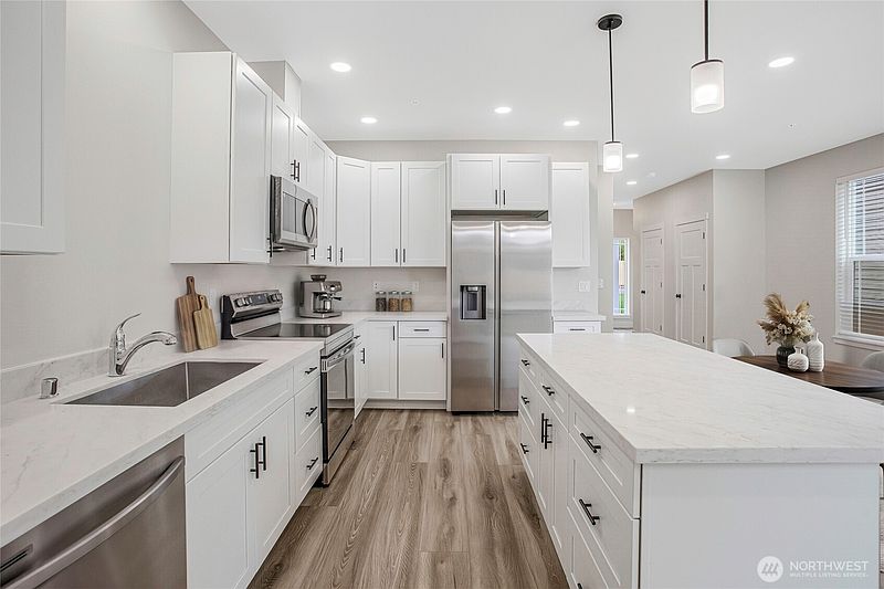 2nd image of 1412 E 51st Street
