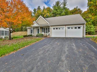 26 Dixon Dr, Litchfield, NH 03052