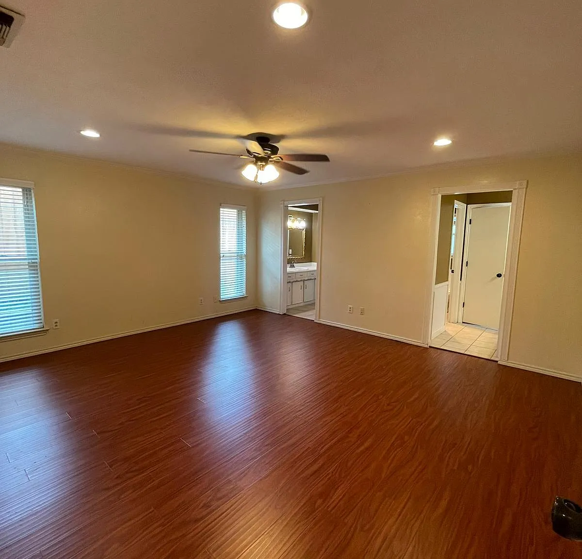 3 bed, 2443 sqft, $2,700 — Photo 4
