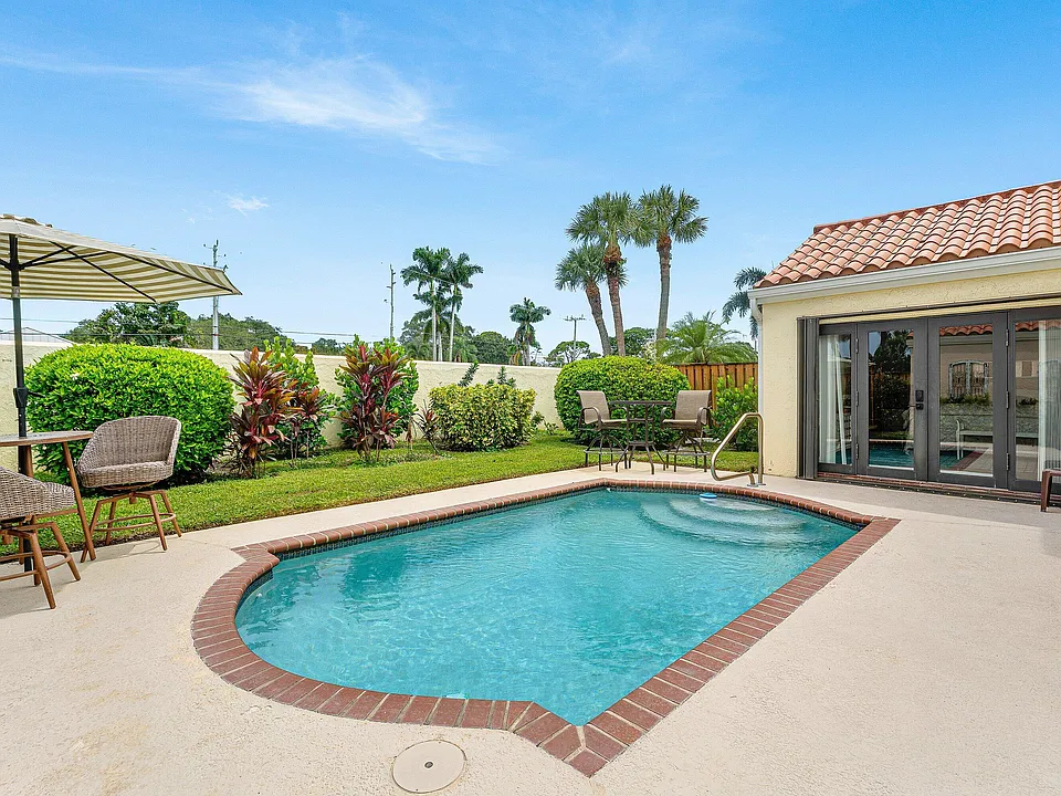 2530 La Lique Circle Palm