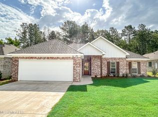 931 Riverside Ln, Pearl, MS 39208